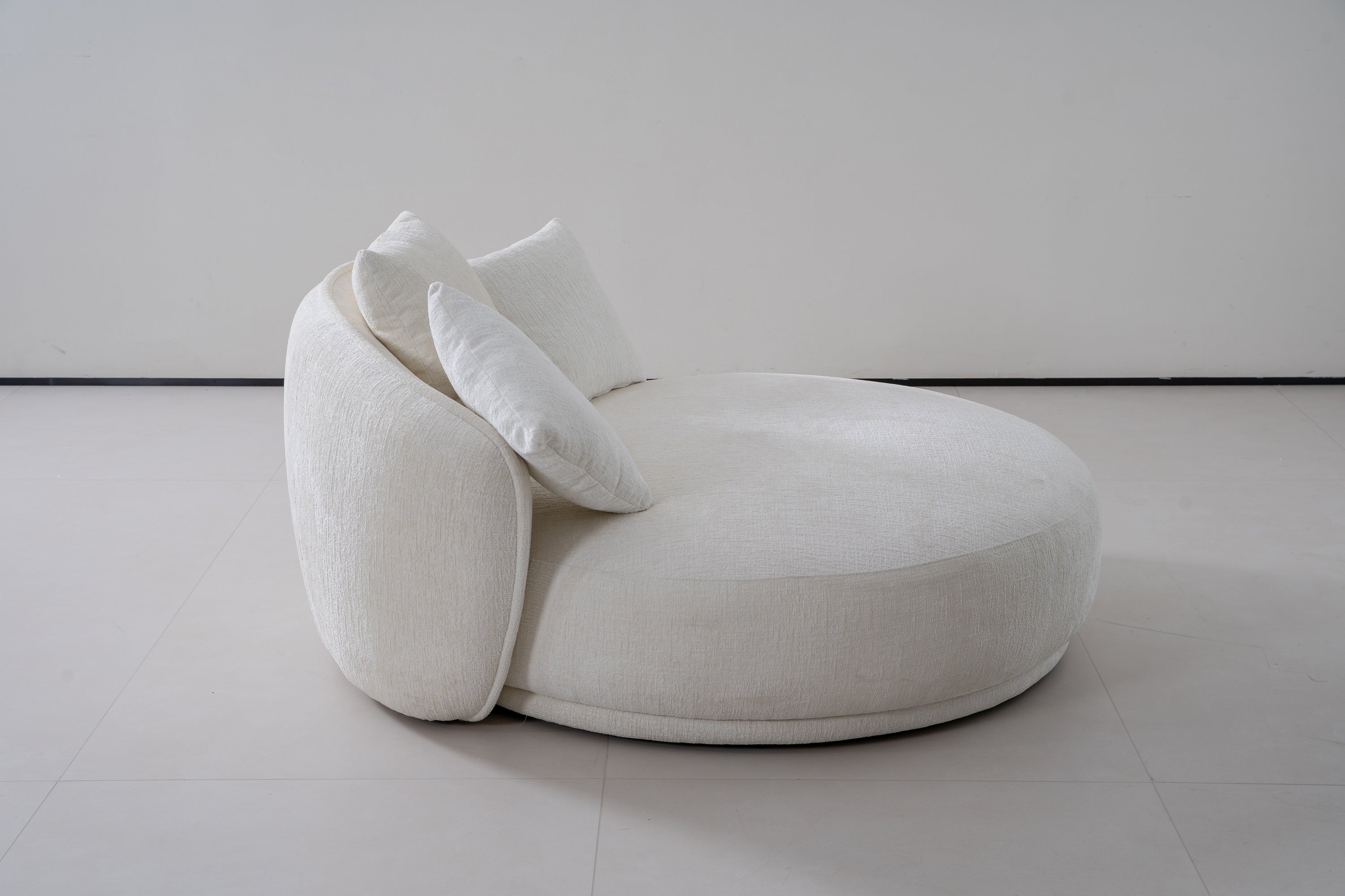 Love Seat / Daybed – Soft Curve Design
