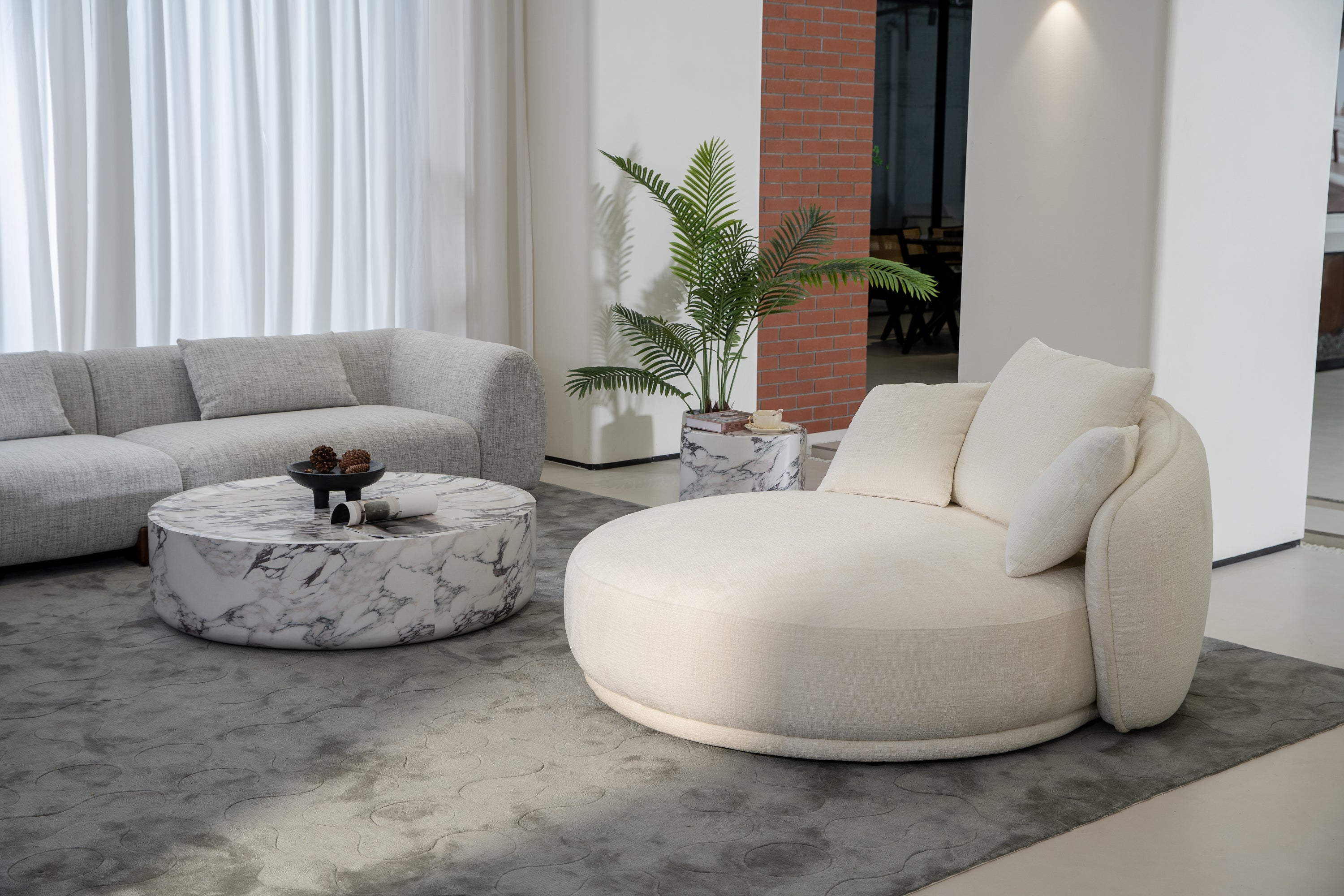 Love Seat / Daybed – Soft Curve Design