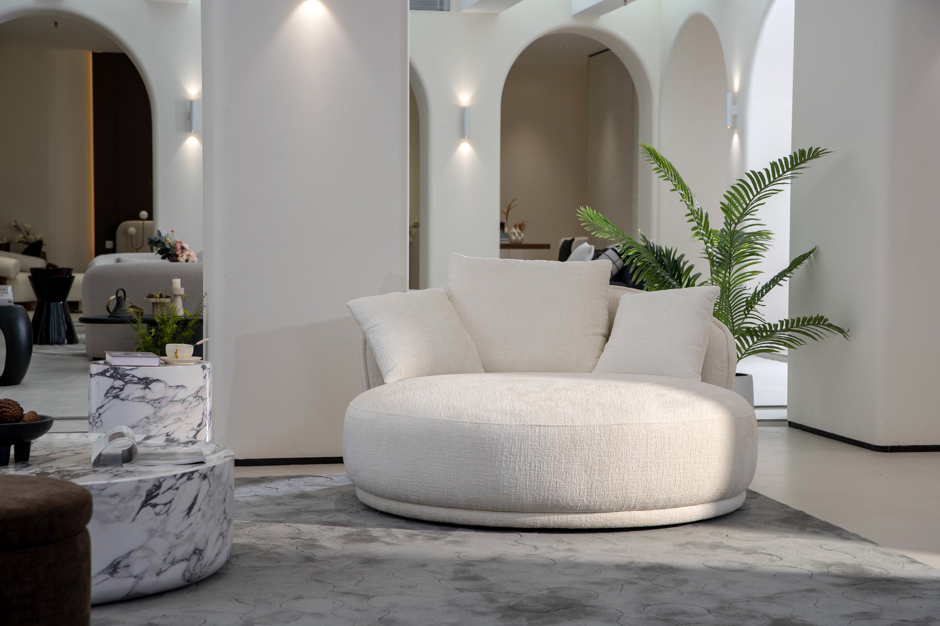 Love Seat / Daybed – Soft Curve Design