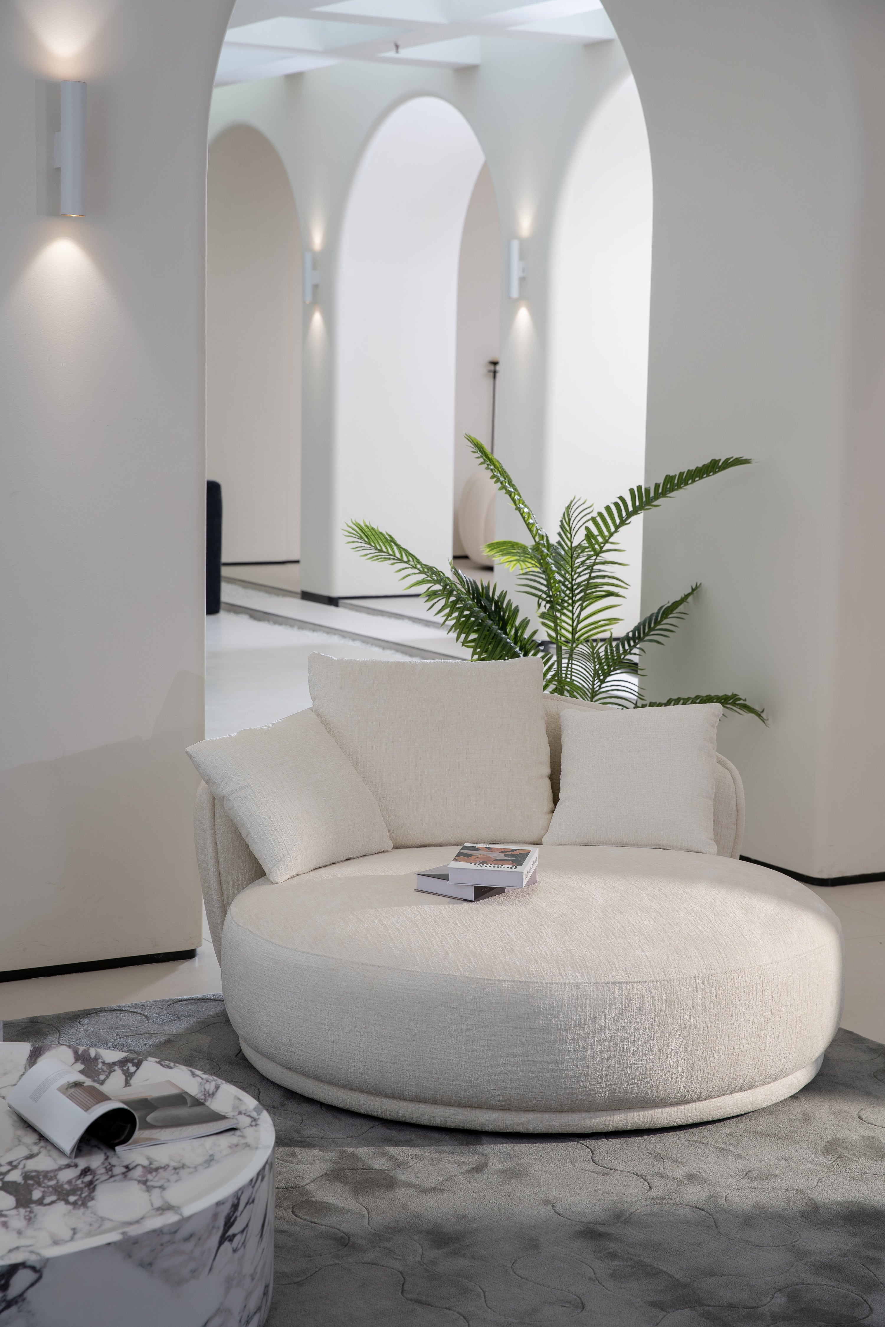 Love Seat / Daybed – Soft Curve Design