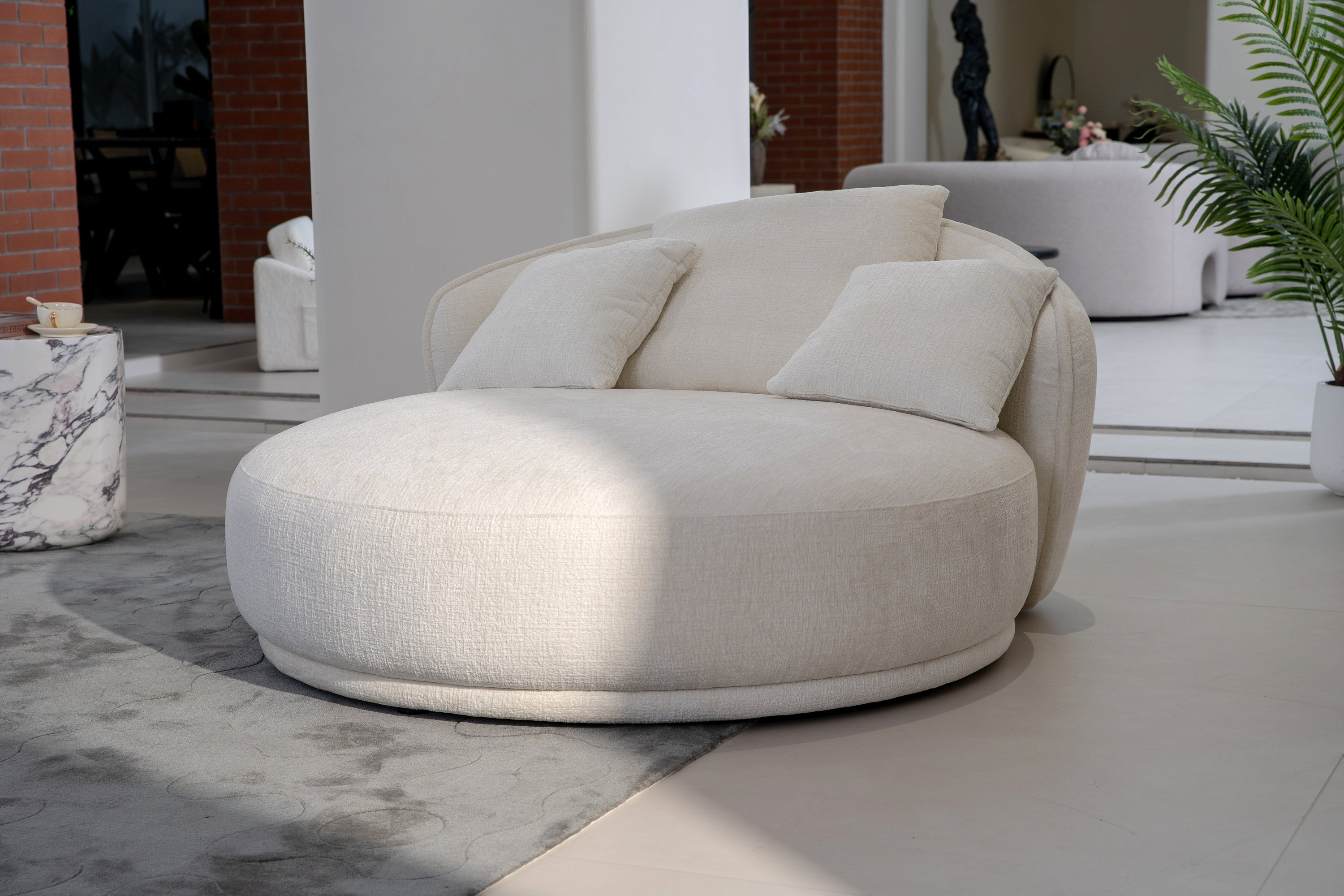 Love Seat / Daybed – Soft Curve Design