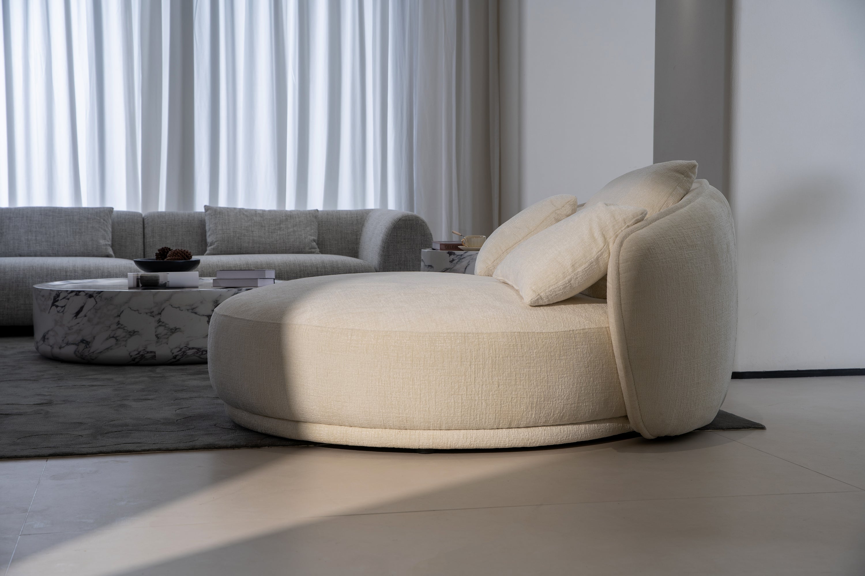 Love Seat / Daybed – Soft Curve Design