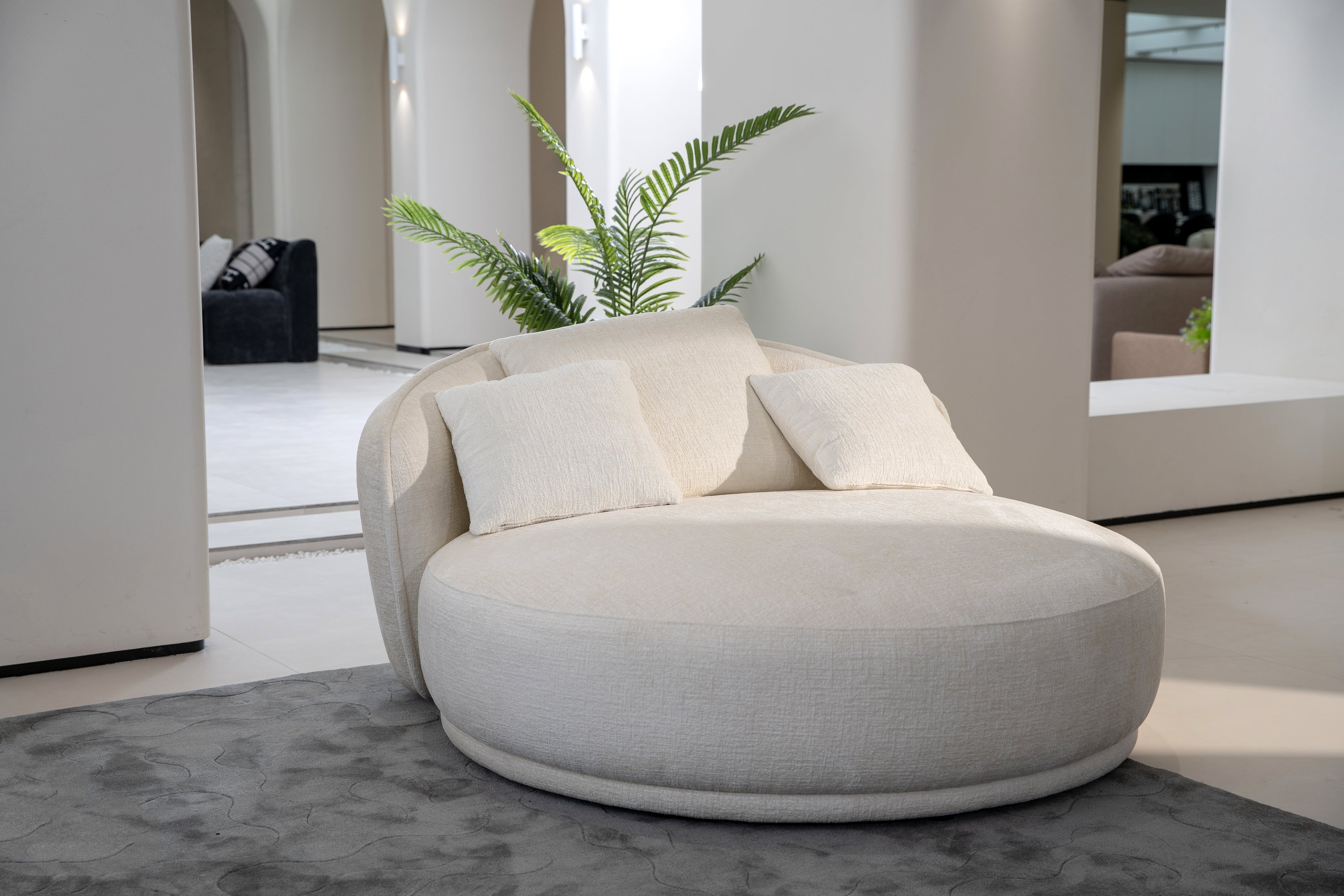 Love Seat / Daybed – Soft Curve Design