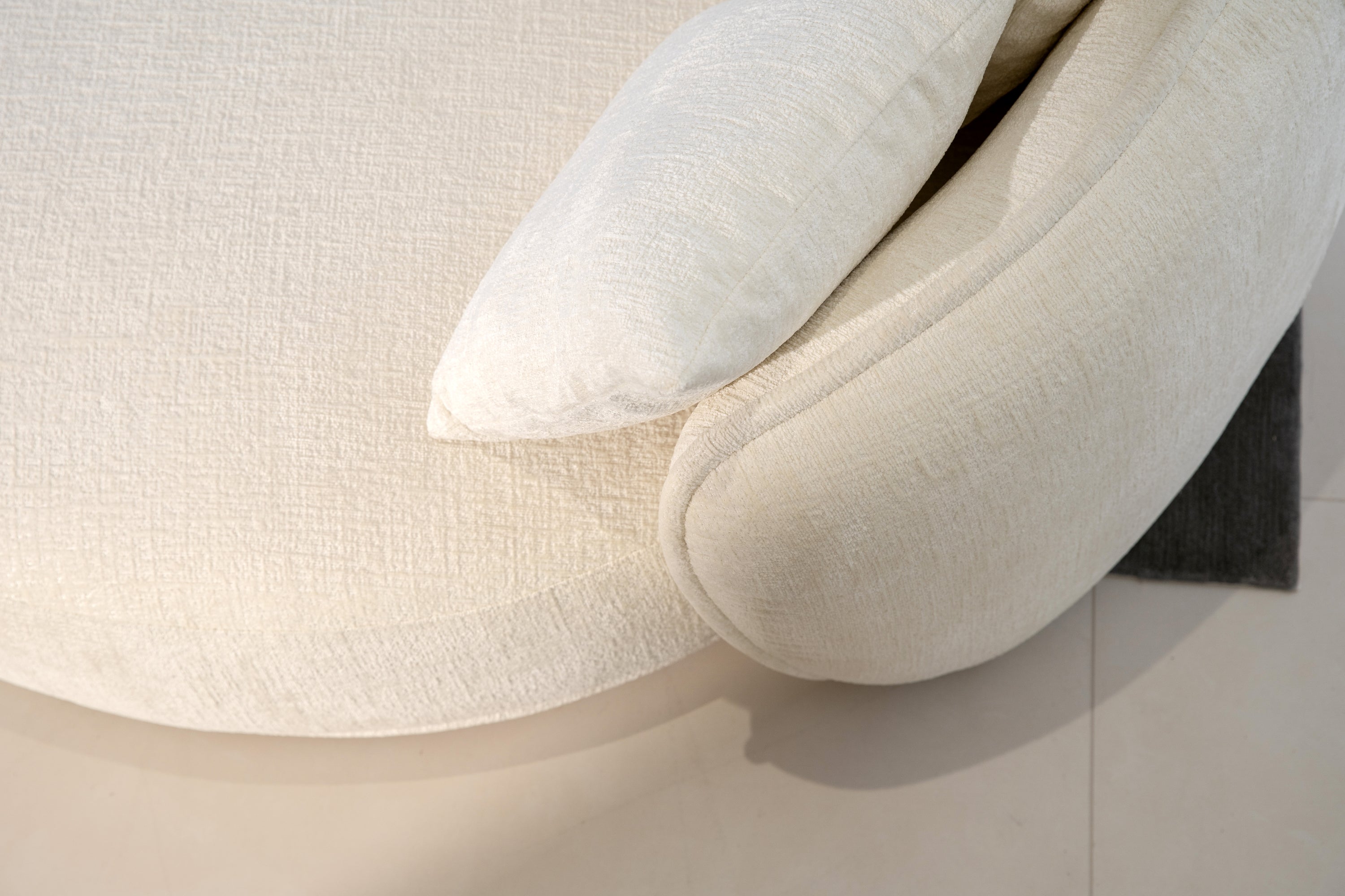 Love Seat / Daybed – Soft Curve Design