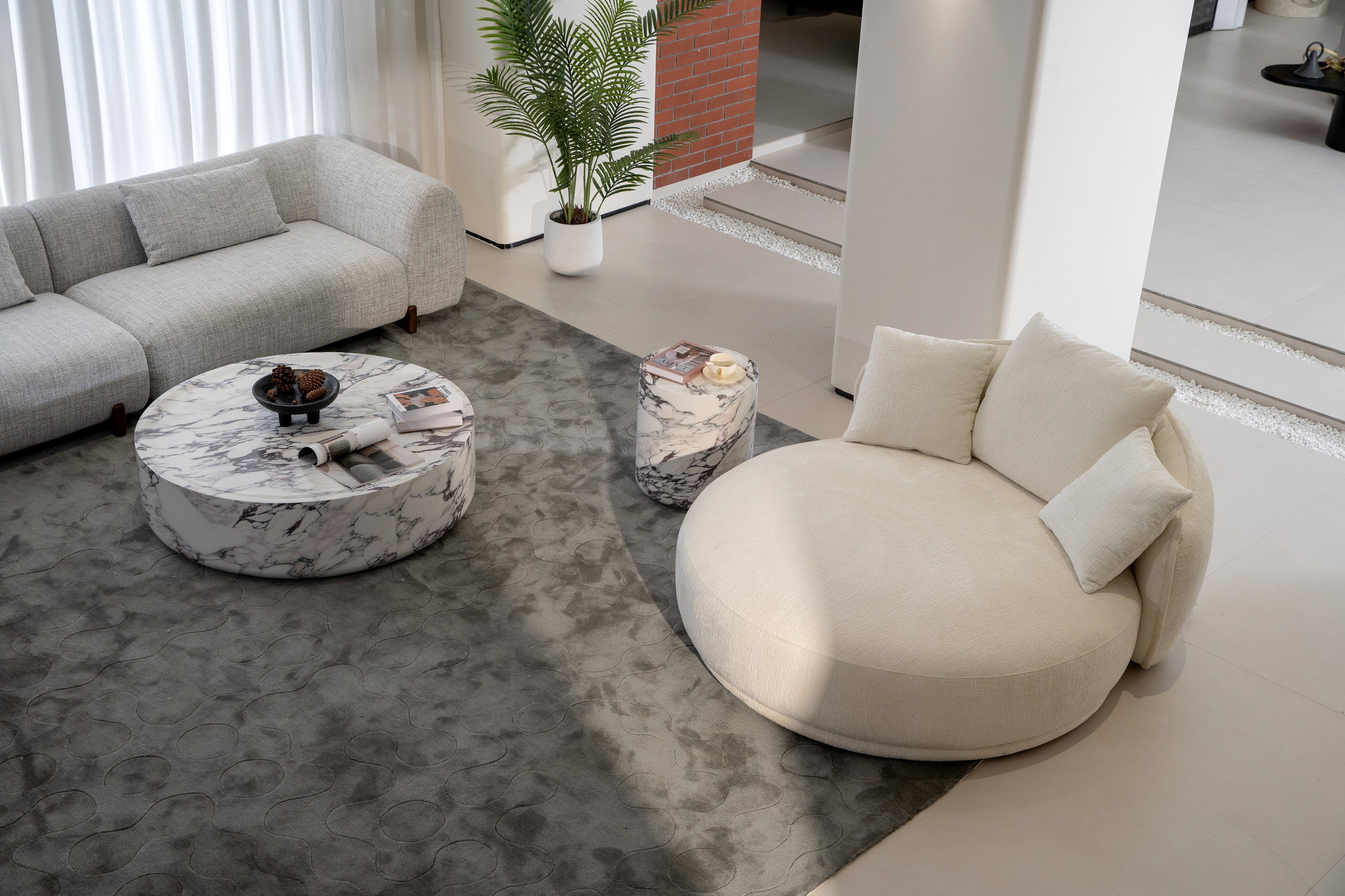 Love Seat / Daybed – Soft Curve Design